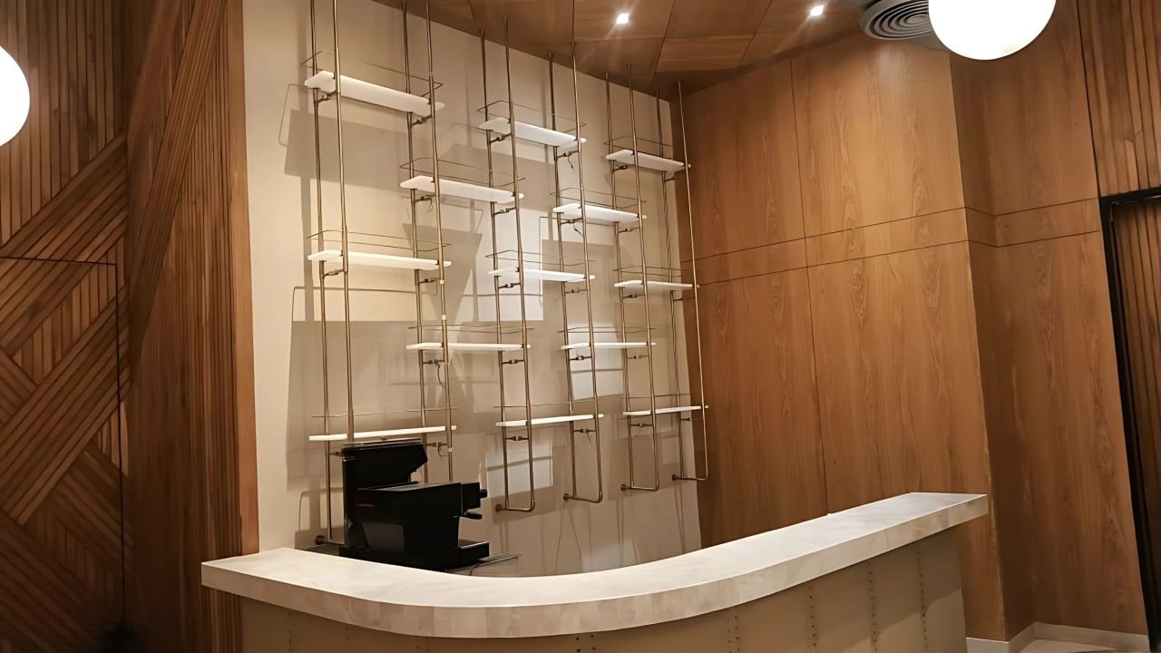 Metal display shelving