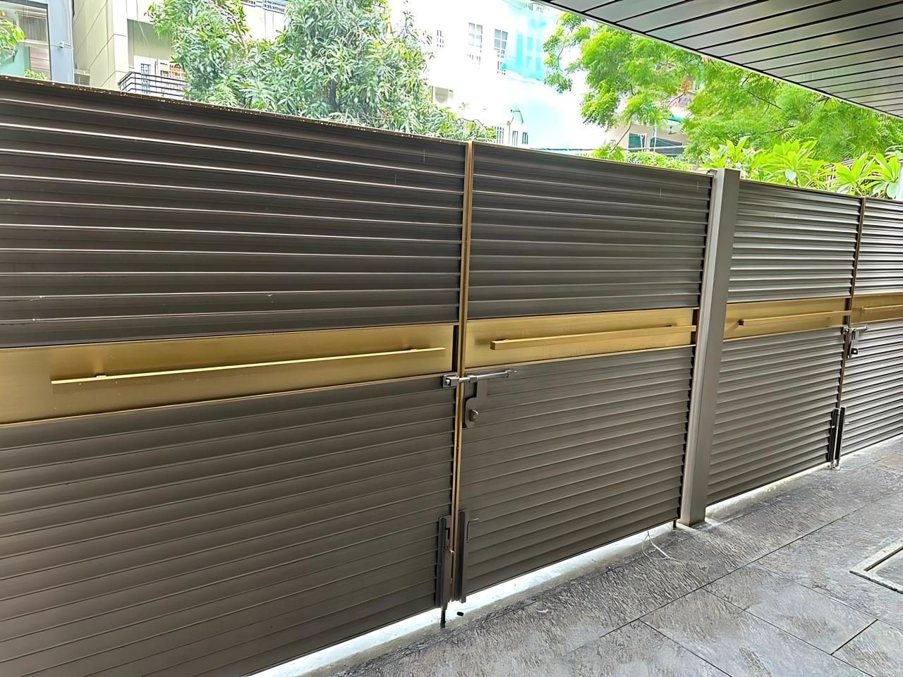 Metal gate and boundary