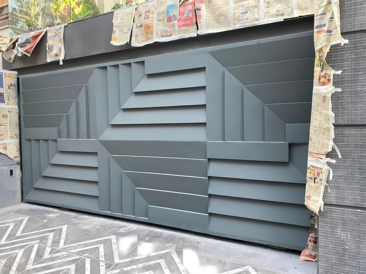 Metal gate and boundary