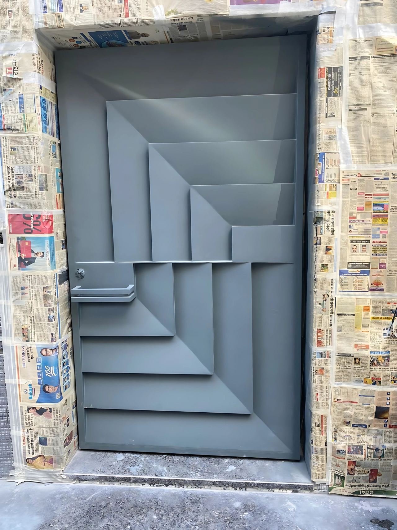 Metal gate and boundary