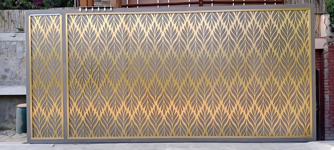 Metal gate and boundary