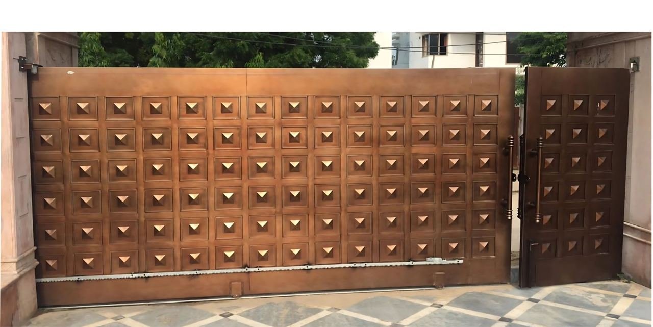 Metal gate and boundary