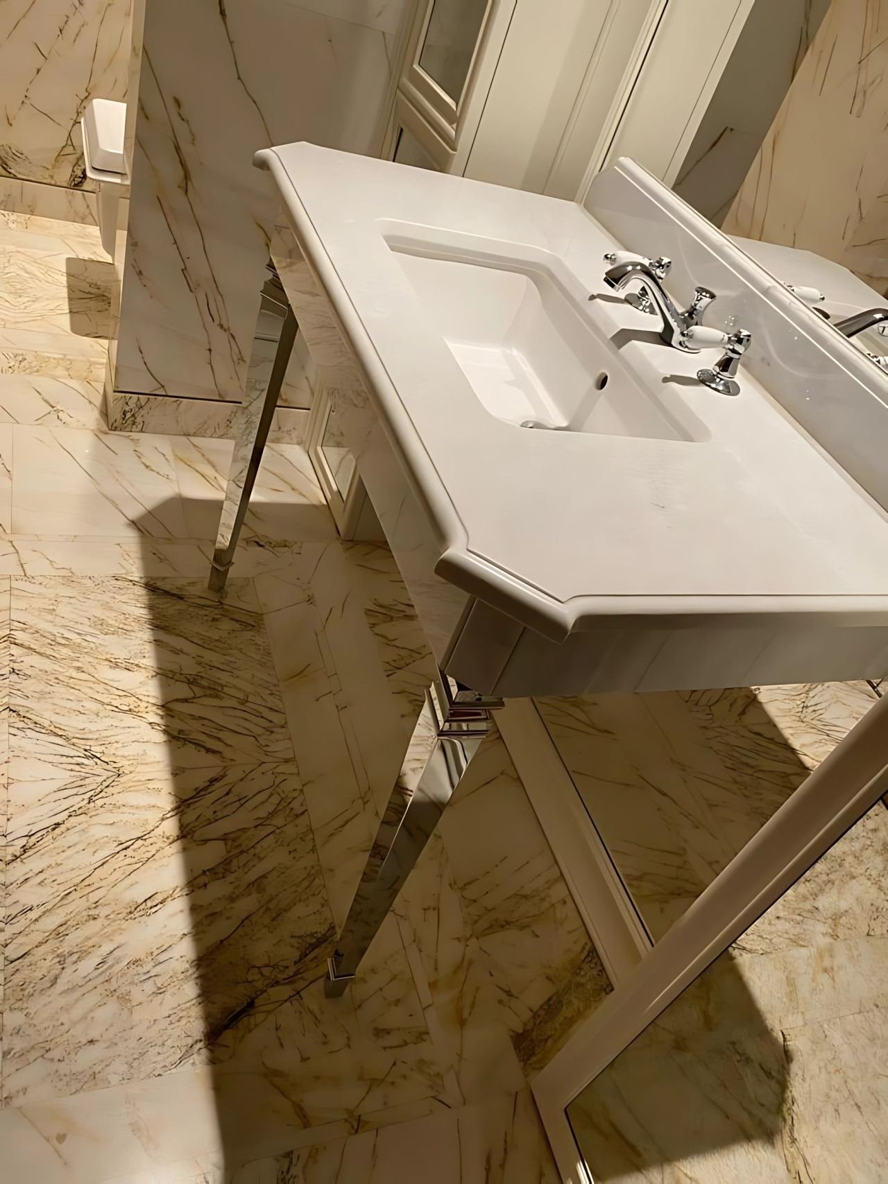 Metal vanity unit