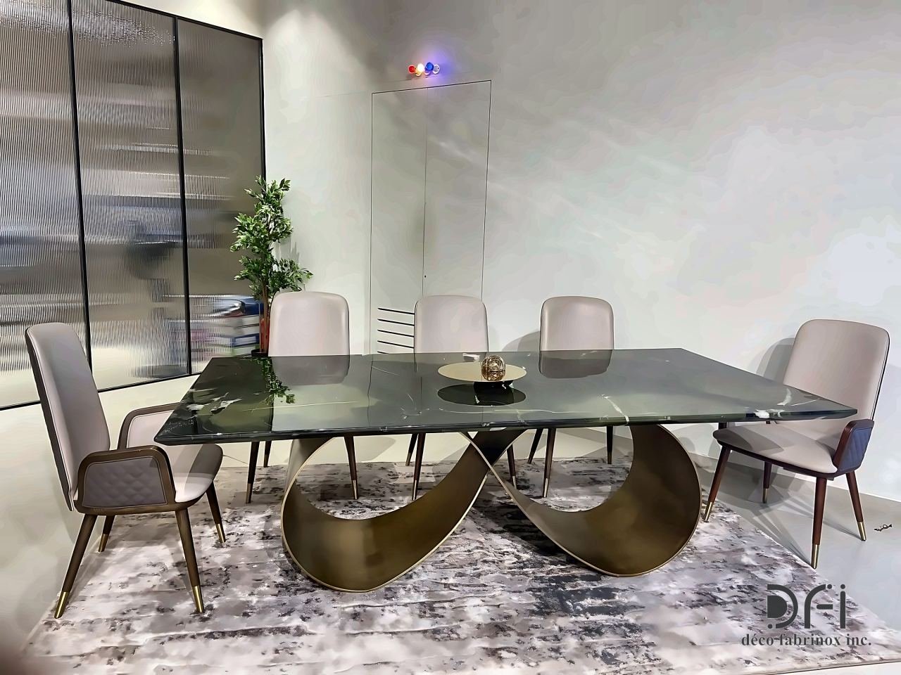 Dining table on a sculpted brass ribbon base