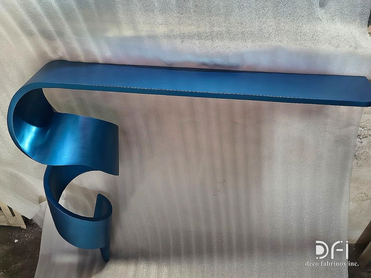 Blue PVD ribbon console