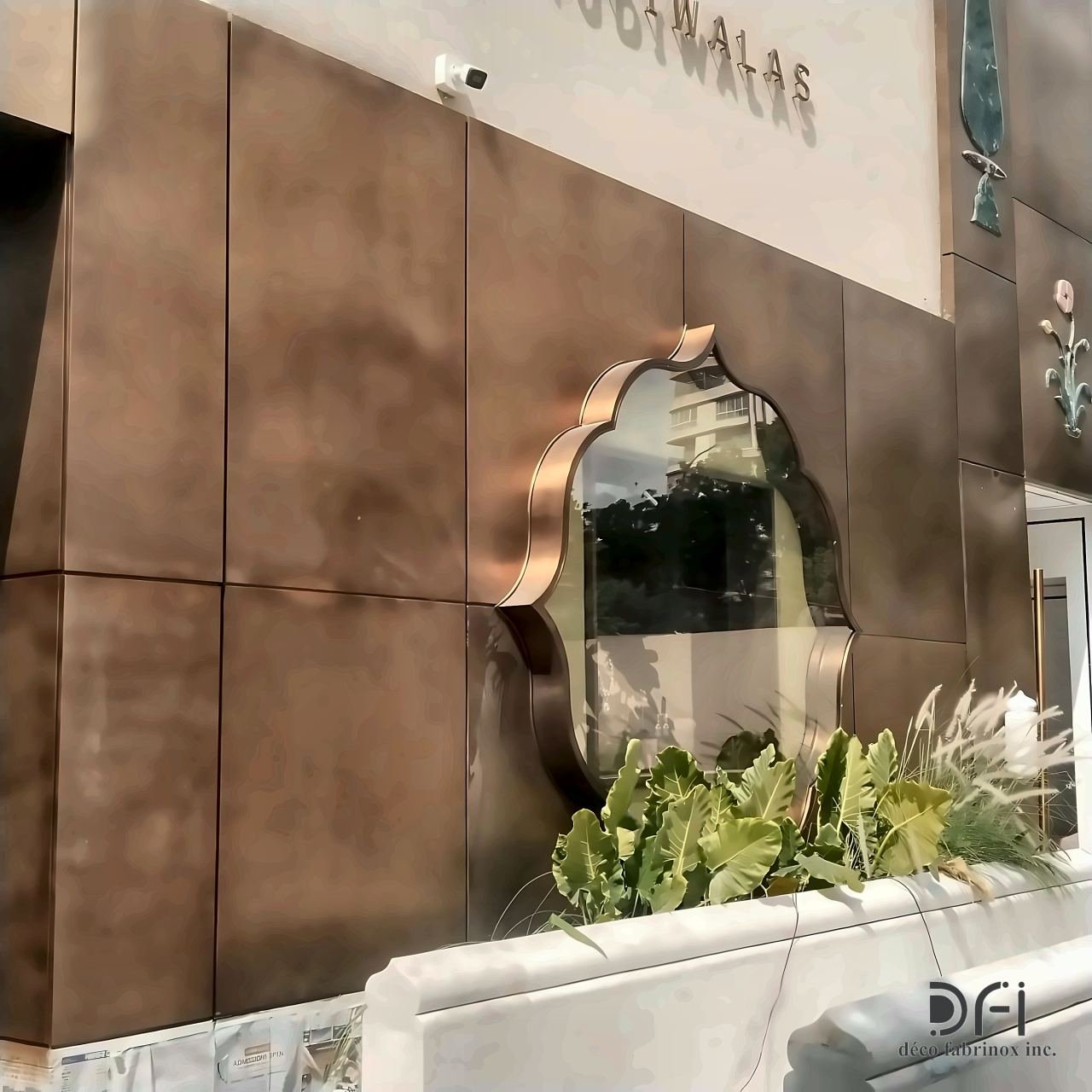 Bronze facade cladding with a cusped mirrored cut-out