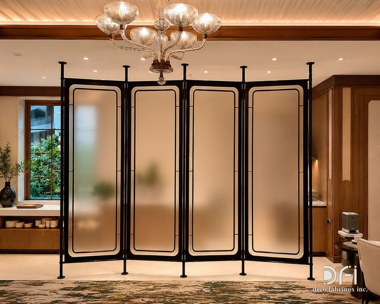 Four-panel folding screen in black metal with frosted glass