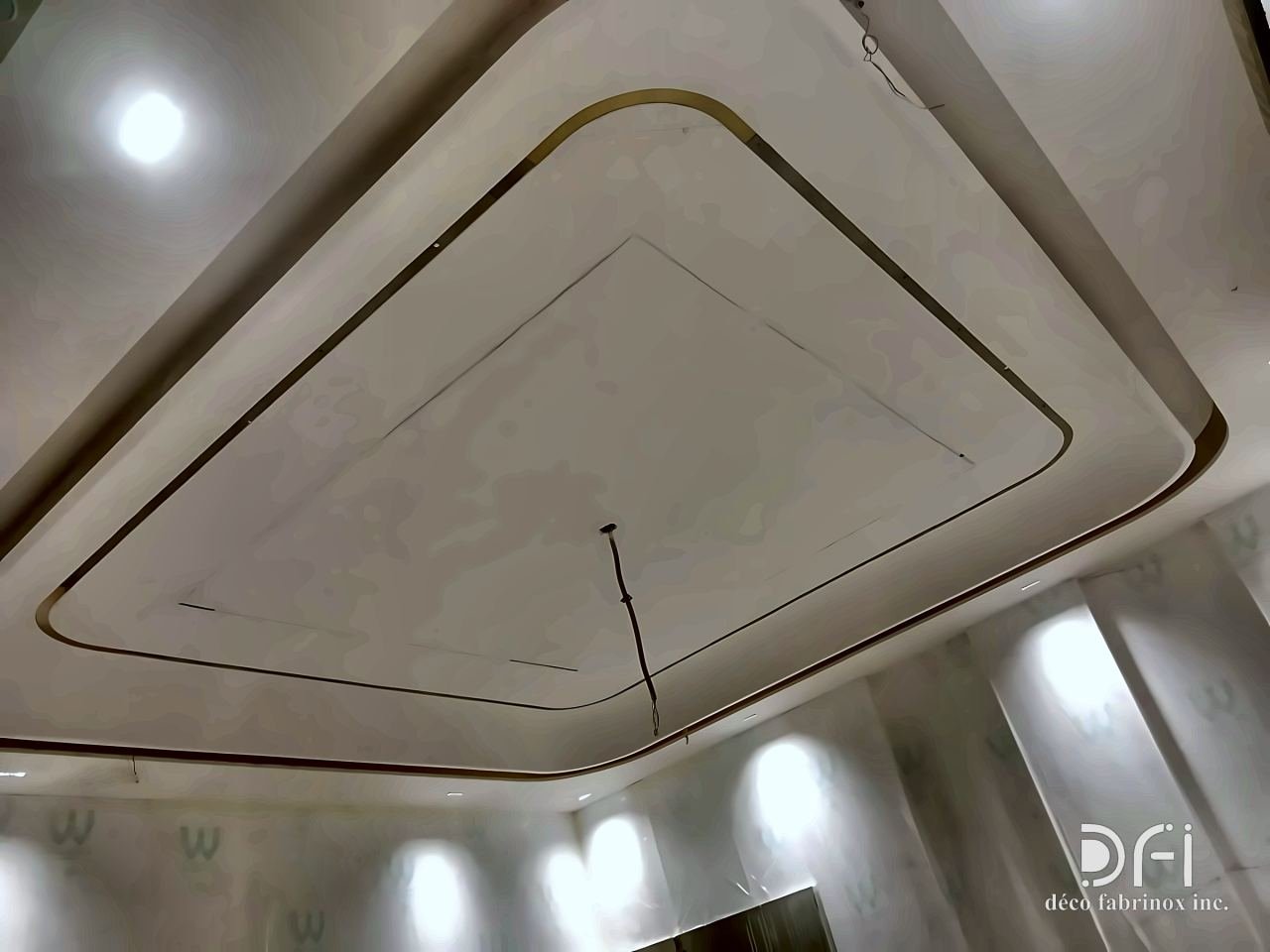 Brass inlay line on a curved tray ceiling