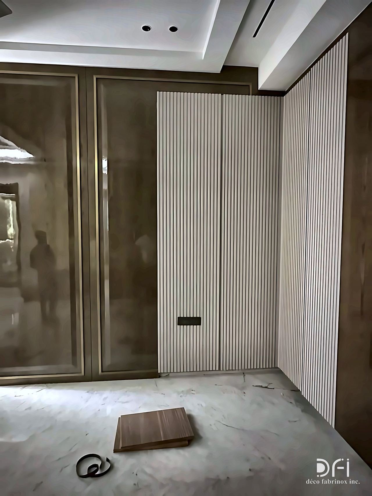Bronze-framed panelling and a fluted wall in a corridor