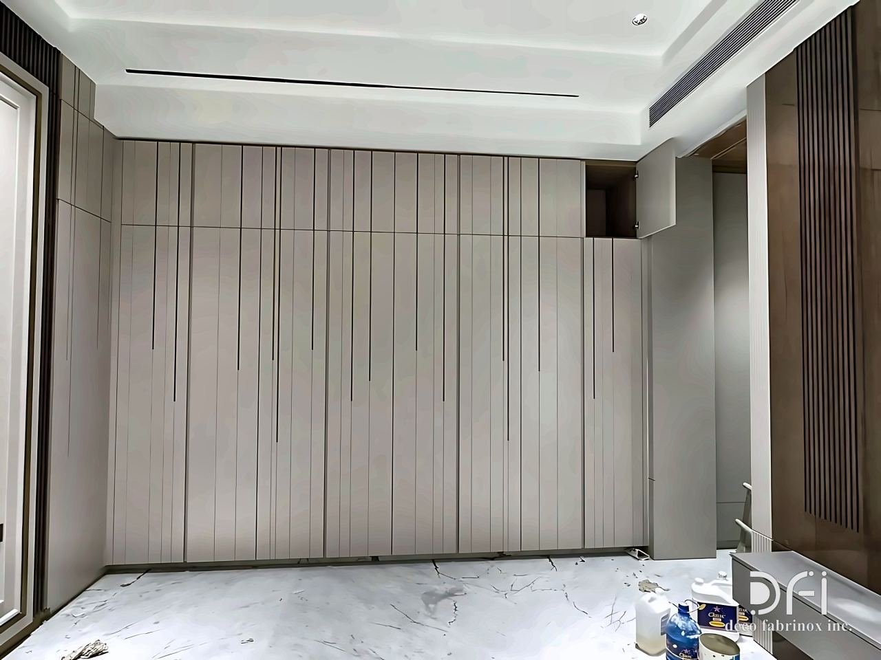 Off-white wall panels with slim metal reveals