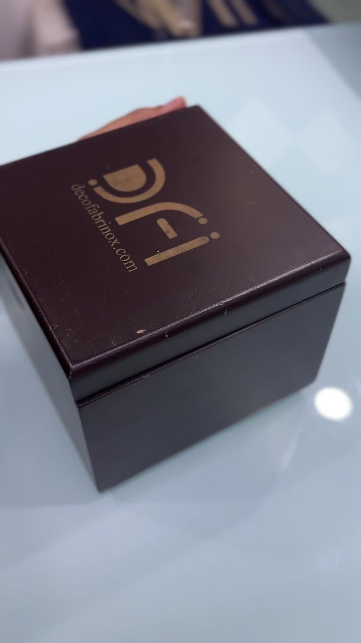 A sample box, opened